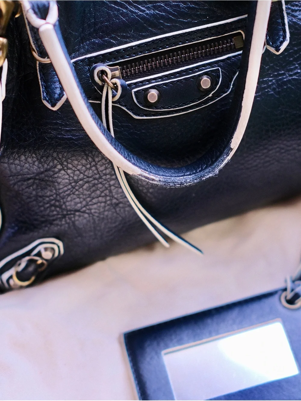 Balenciaga Classic Black Leather Shoulder Bag with Cream Trim - Picture 5 of 9